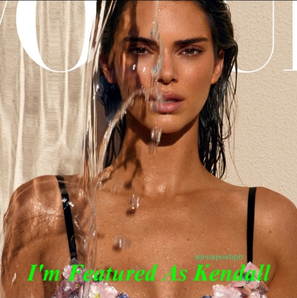 11/1 - Sat - Kardashian Share Group - Picture 11 of 16